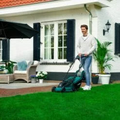 VONROC Tondeuse à Gazon 1300W – Largeur De Coupe De 32cm – Bac De Ramassage 30L Avec Indicateur De Remplissage – Hauteur De Coupe Réglable 8 VONROC Tondeuse à Gazon 1300W – Largeur De Coupe De 32cm – Bac De Ramassage 30L Avec Indicateur De Remplissage – Hauteur De Coupe Réglable -Tondeuse Et Accessoires Boutique 29982911 3