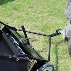 WILTEC Balai Ramasseur Balayeuse Tondeuse Autoportée Largeur 120cm Et Roues En Caoutchouc 266x60,3cm 10 WILTEC Balai Ramasseur Balayeuse Tondeuse Autoportée Largeur 120cm Et Roues En Caoutchouc 266x60,3cm -Tondeuse Et Accessoires Boutique 4250530 4