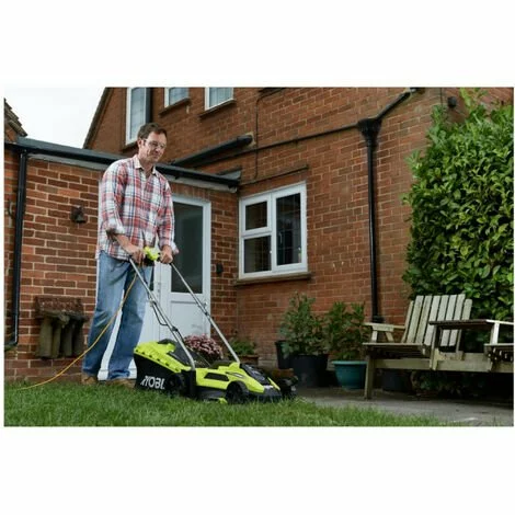 Tondeuse électrique RYOBI 1300W Coupe 33cm RLM13E33S 6 Tondeuse électrique RYOBI 1300W Coupe 33cm RLM13E33S – Image 4